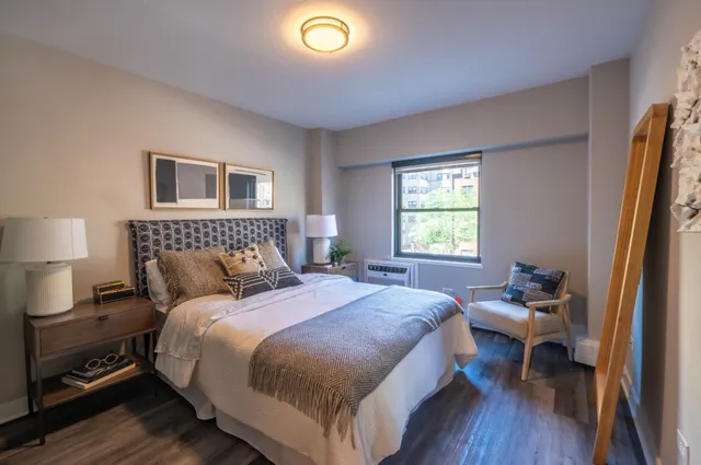 $3,100 | 5815 North Sheridan Road, Unit PH2, Chicago, IL 60660