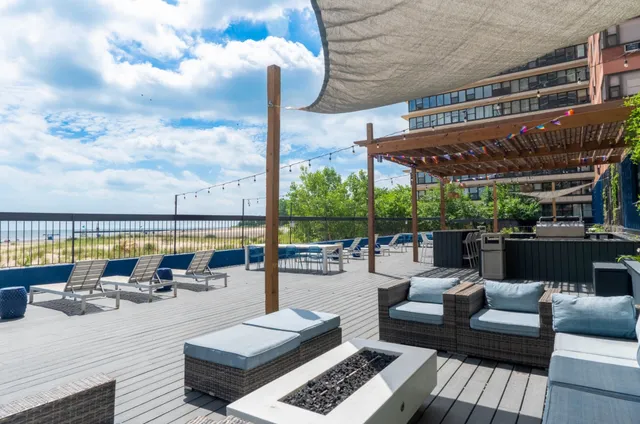 $3,100 | 5815 North Sheridan Road, Unit PH2, Chicago, IL 60660