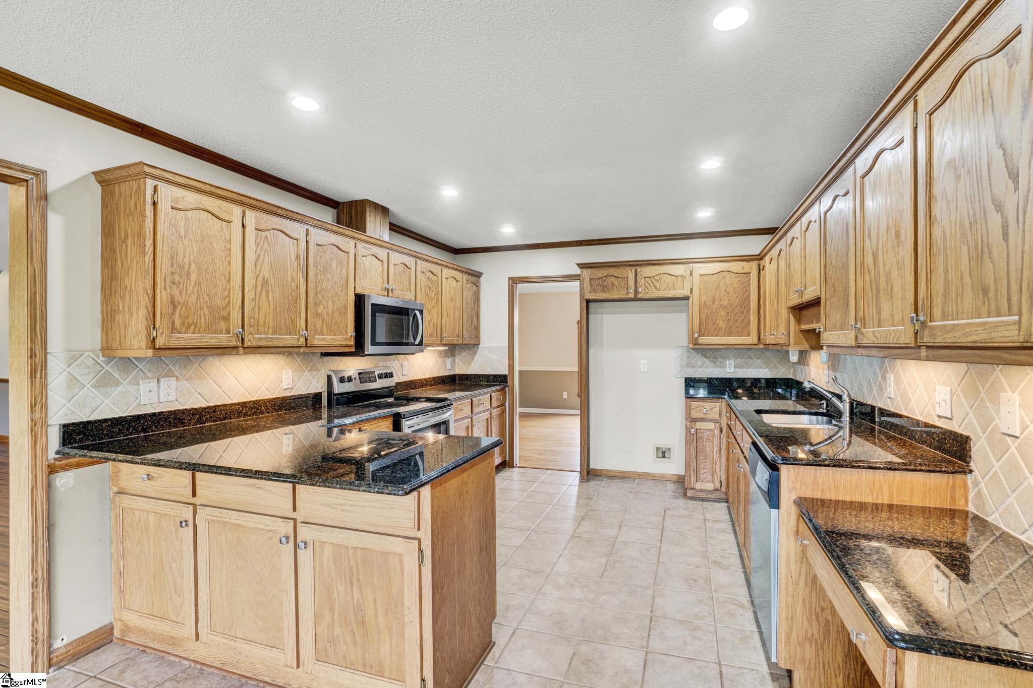 506 Silver Ridge Drive Greer, SC 29651 - Photo 8 of 41 Gallery Image 8