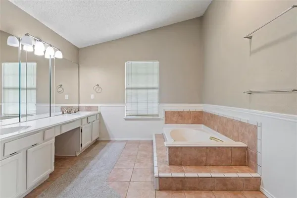 $3,900 | 516 Arbor Oak Drive, Grapevine, TX 76051