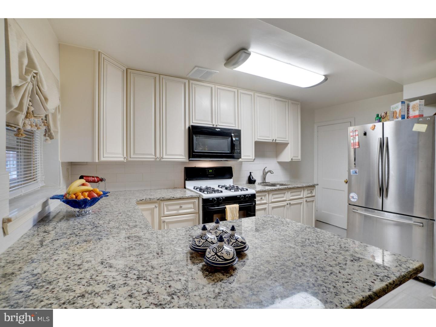7561 Sherwood Road Philadelphia, PA 19151 - Photo 10 of 24 Kitchen