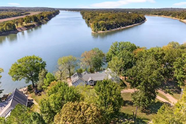 $795,000 | 1295 Covenant Cove Lane, Bath Springs, TN 38311