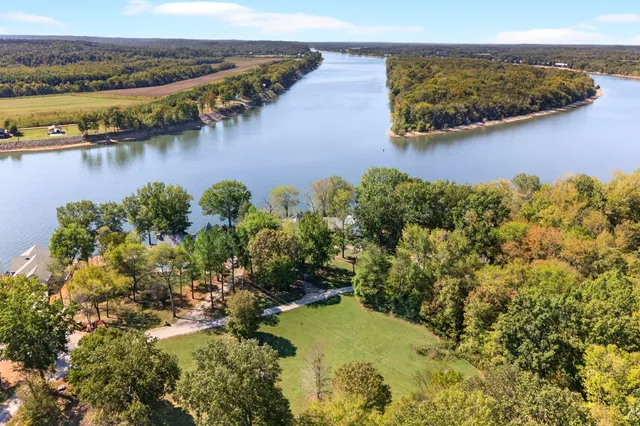 $795,000 | 1295 Covenant Cove Lane, Bath Springs, TN 38311