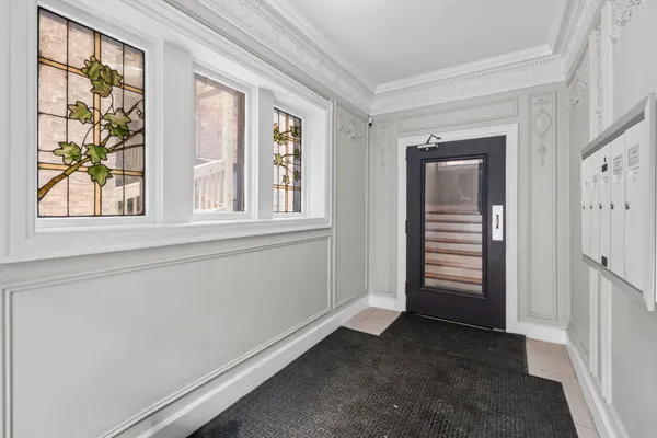 $4,000 | 612 West Stratford Place, Unit 2R, Chicago, IL 60657