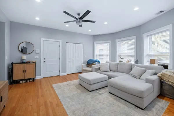 $4,000 | 612 West Stratford Place, Unit 2R, Chicago, IL 60657