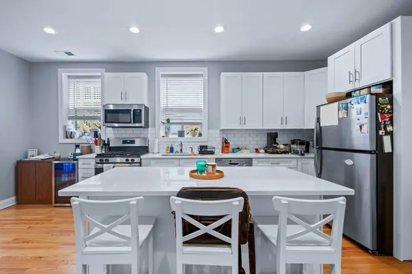 $4,000 | 612 West Stratford Place, Unit 2R, Chicago, IL 60657