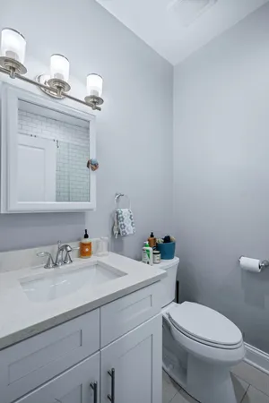 $4,000 | 612 West Stratford Place, Unit 2R, Chicago, IL 60657