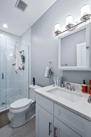 $4,000 | 612 West Stratford Place, Unit 2R, Chicago, IL 60657