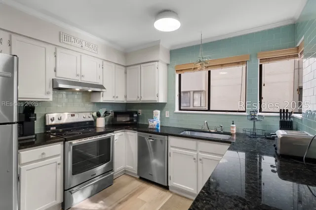 $585,000 | 36 Deallyon Avenue, Unit 38, Hilton Head Island, SC 29928