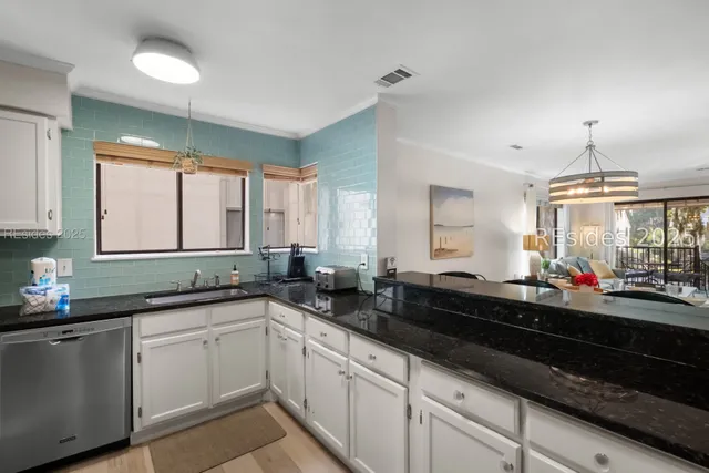 $585,000 | 36 Deallyon Avenue, Unit 38, Hilton Head Island, SC 29928