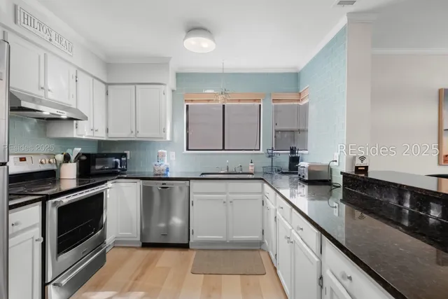 $585,000 | 36 Deallyon Avenue, Unit 38, Hilton Head Island, SC 29928