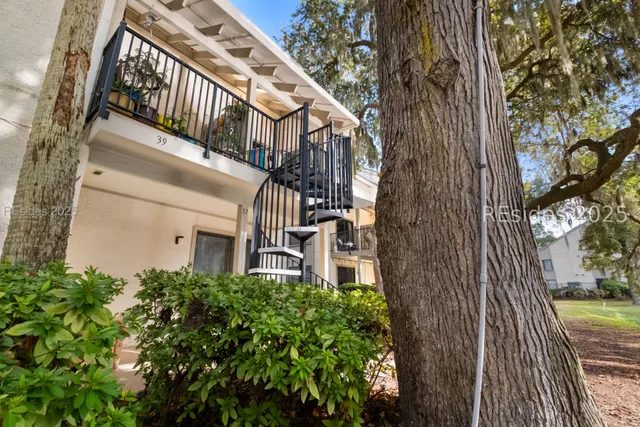 $585,000 | 36 Deallyon Avenue, Unit 38, Hilton Head Island, SC 29928