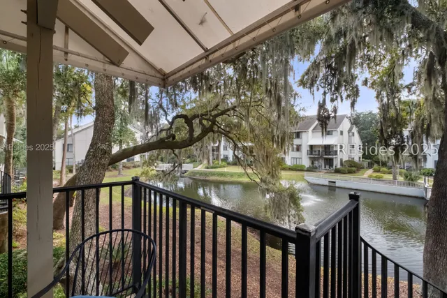 $585,000 | 36 Deallyon Avenue, Unit 38, Hilton Head Island, SC 29928