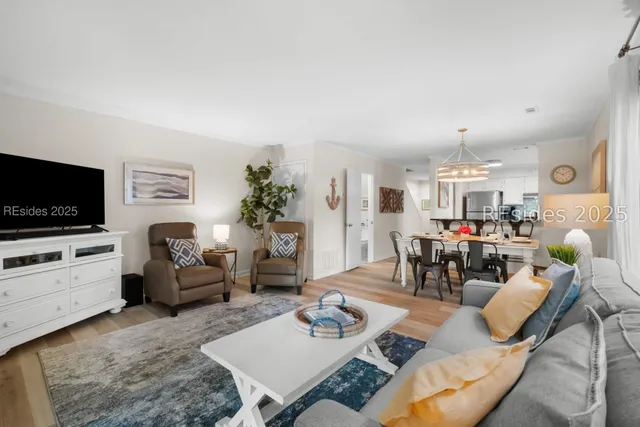 $585,000 | 36 Deallyon Avenue, Unit 38, Hilton Head Island, SC 29928