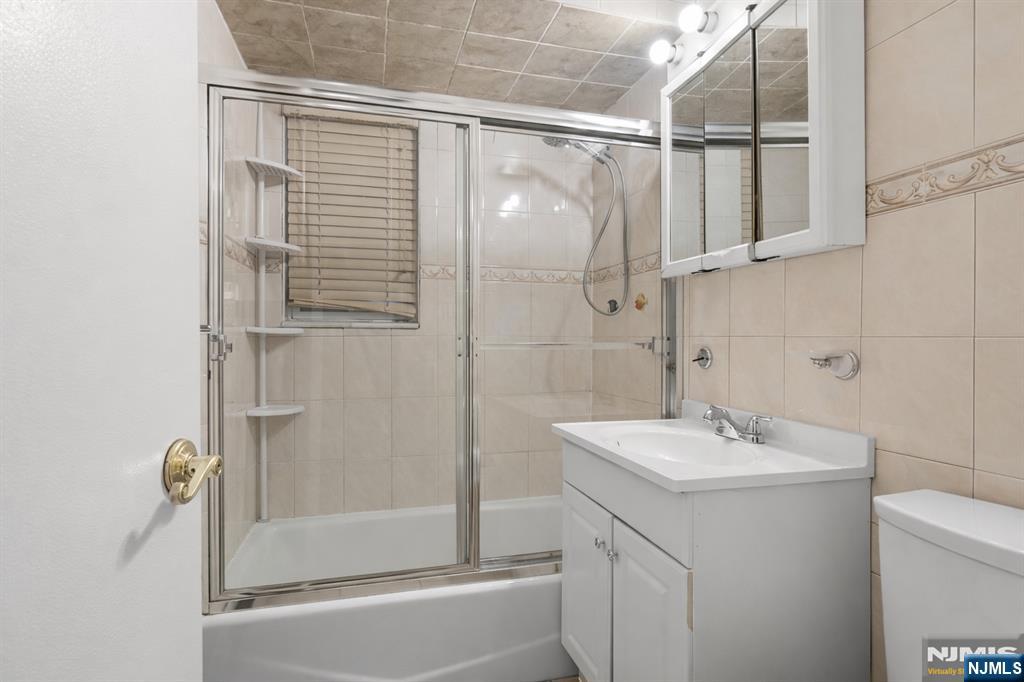 412 Walker Street Fairview, NJ 07022 - Photo 13 of 44