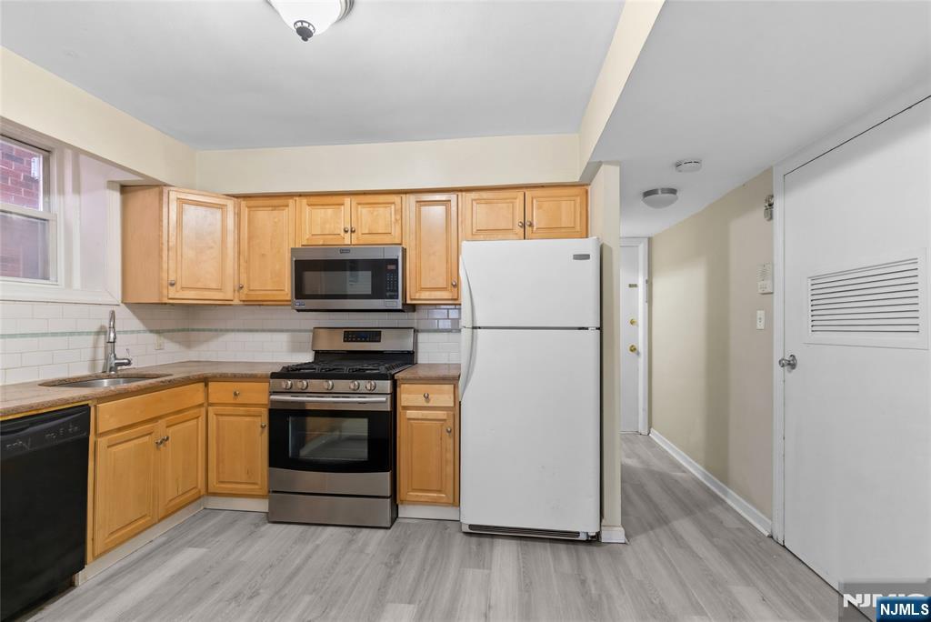 412 Walker Street Fairview, NJ 07022 - Photo 21 of 44