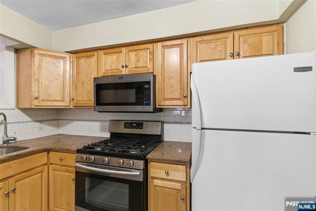412 Walker Street Fairview, NJ 07022 - Photo 23 of 44
