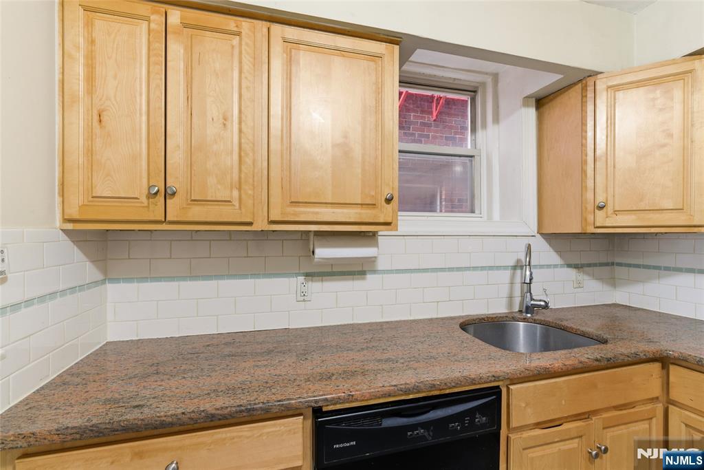 412 Walker Street Fairview, NJ 07022 - Photo 24 of 44