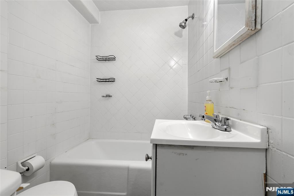 412 Walker Street Fairview, NJ 07022 - Photo 26 of 44