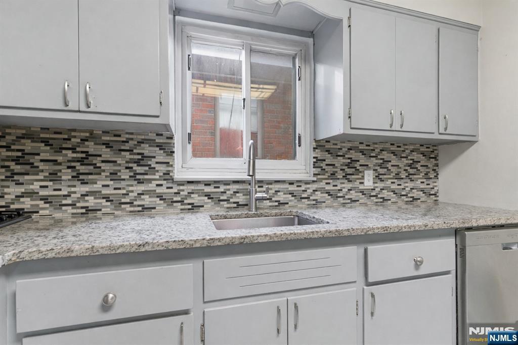 412 Walker Street Fairview, NJ 07022 - Photo 7 of 44