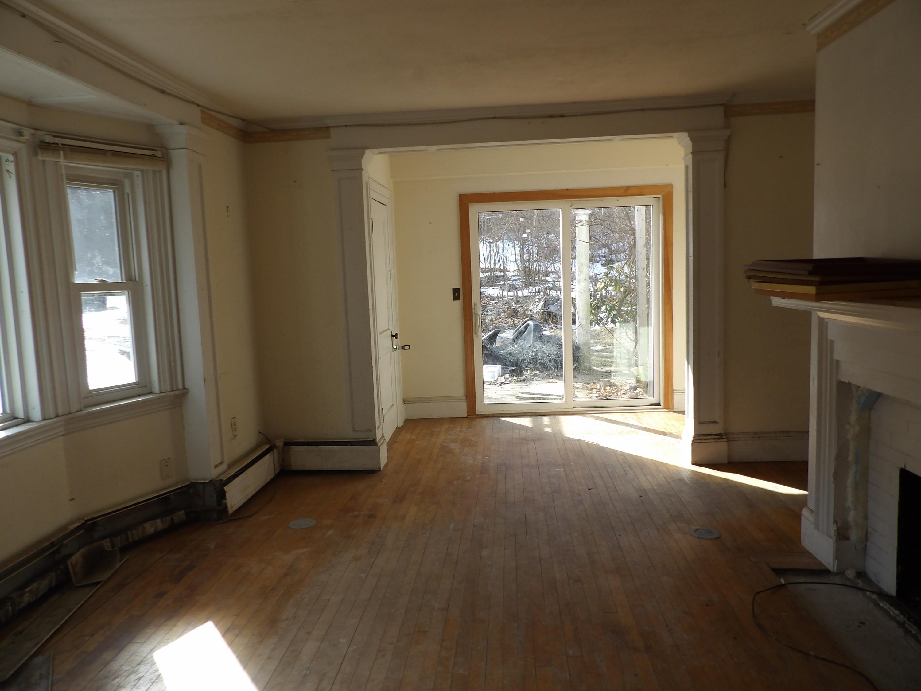 647 Herrick Road Sargentville, ME 04673 - Photo 36 of 42 Altenhoffen living room