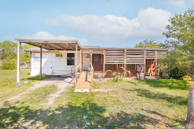 $83,357 | 418 North Cedar Street, Pearsall, TX 78061