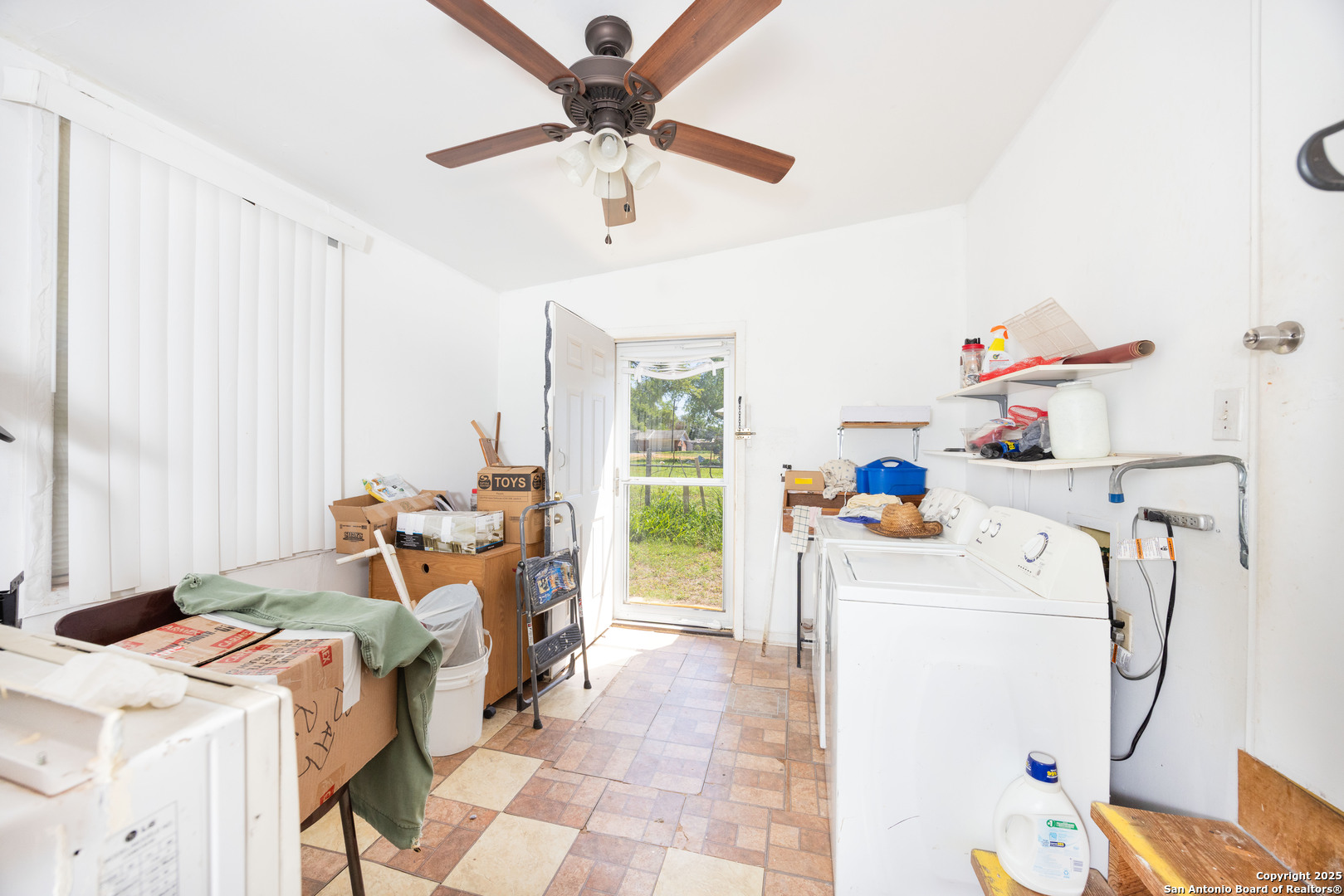 418 North Cedar Street Pearsall, TX 78061 - Photo 11 of 28