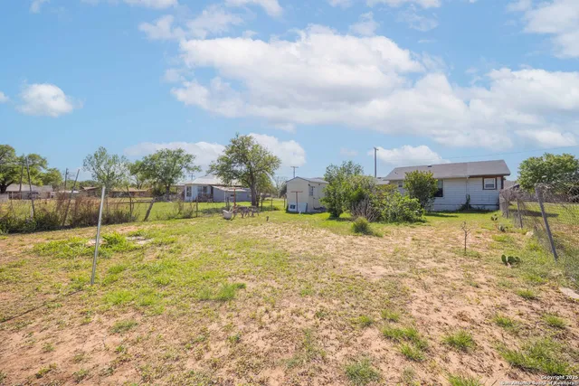 $83,357 | 418 North Cedar Street, Pearsall, TX 78061
