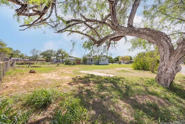 $83,357 | 418 North Cedar Street, Pearsall, TX 78061