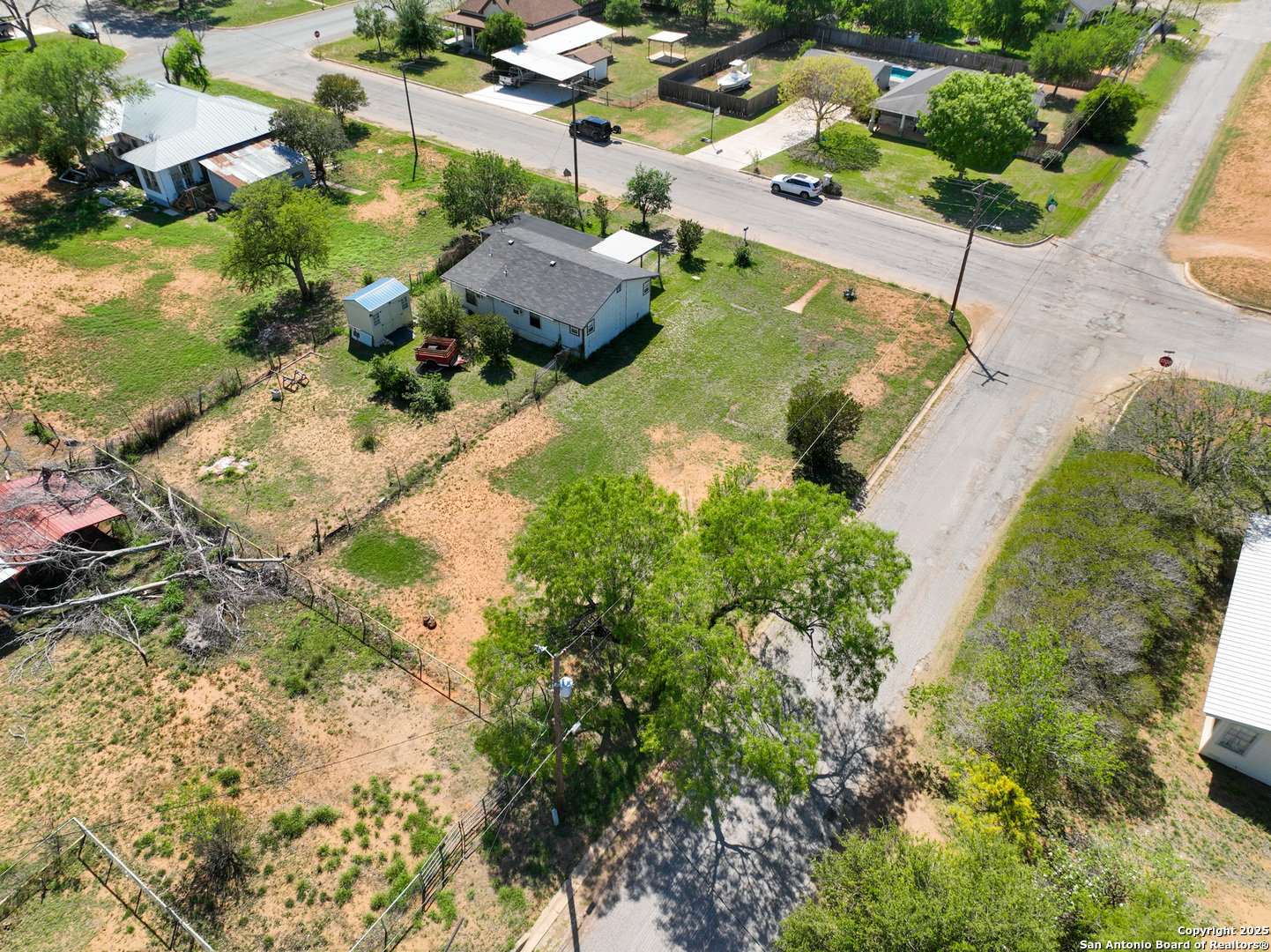 418 North Cedar Street Pearsall, TX 78061 - Photo 22 of 28