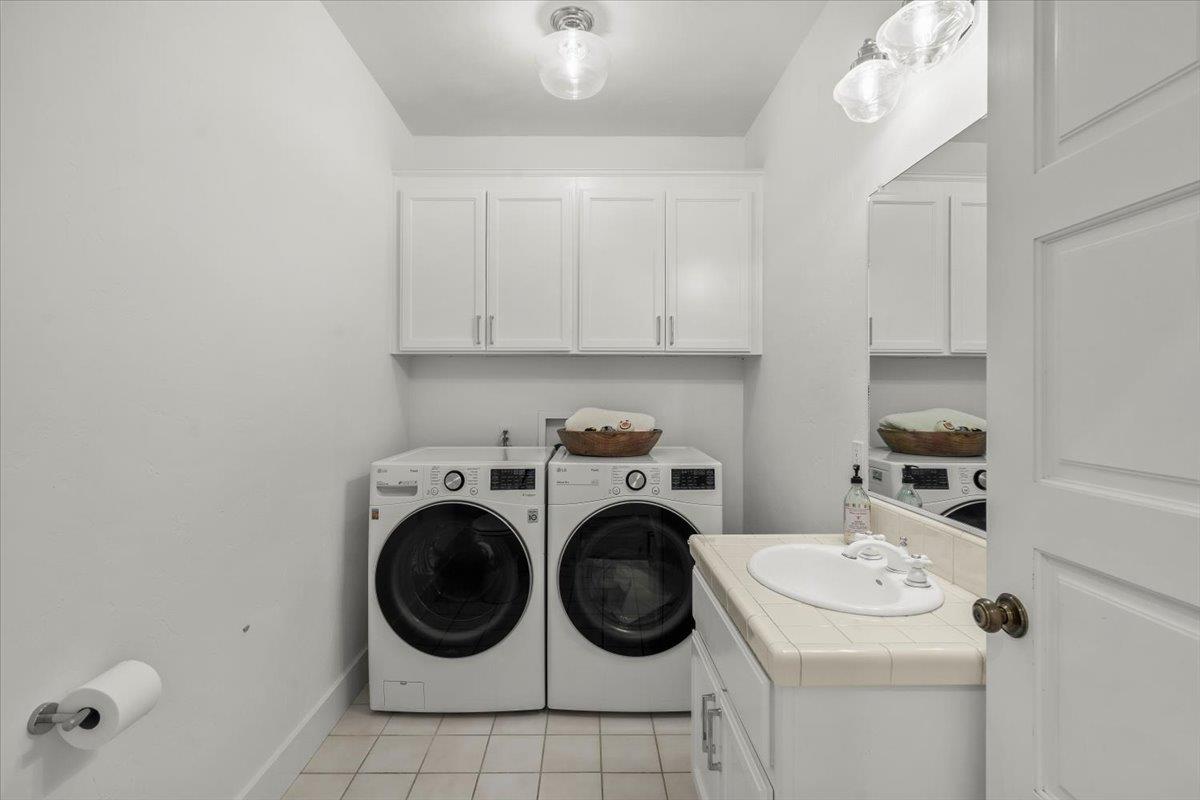 731 5th Street Gilroy, CA 95020 - Photo 29 of 30 a utility room with dryer and washer