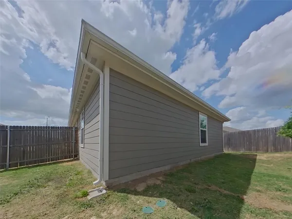 $1,779 | 11832 Mancos Trail, Rhome, TX 76078