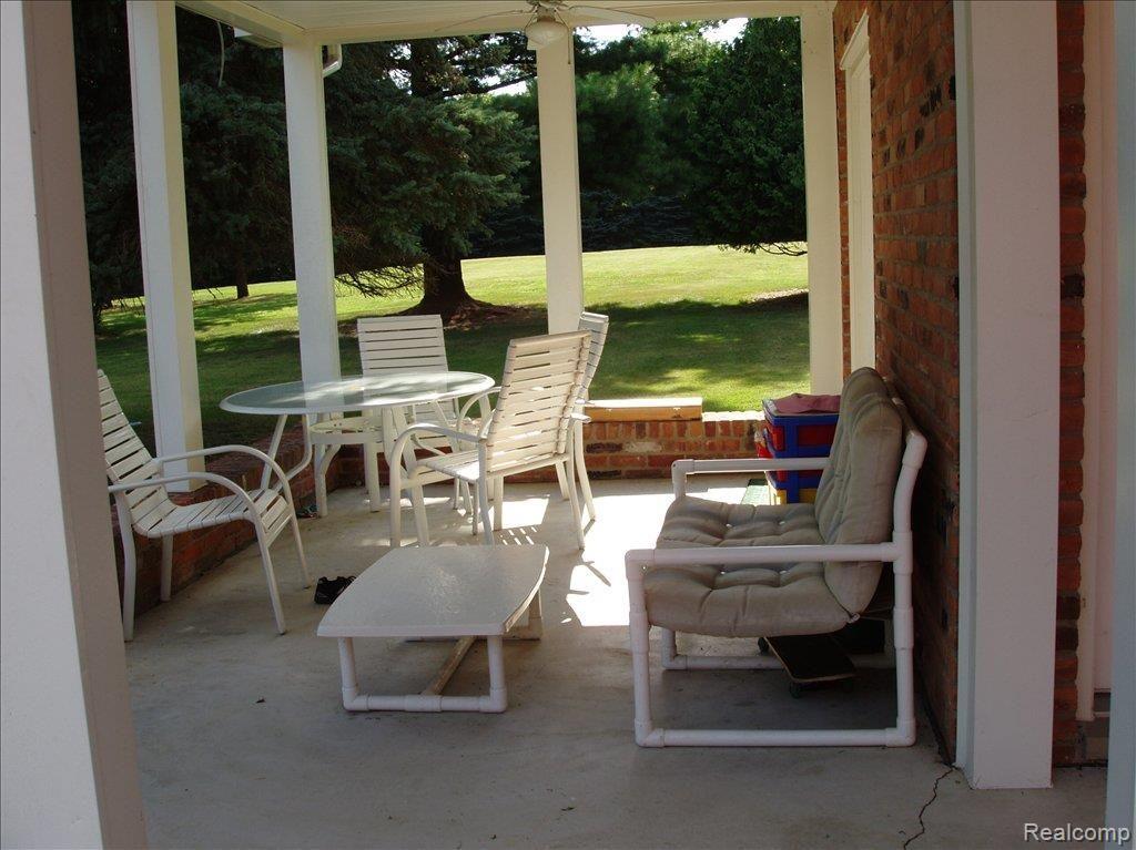 471 North Livernois Road Rochester, MI 48309 - Photo 8 of 22 Porch area