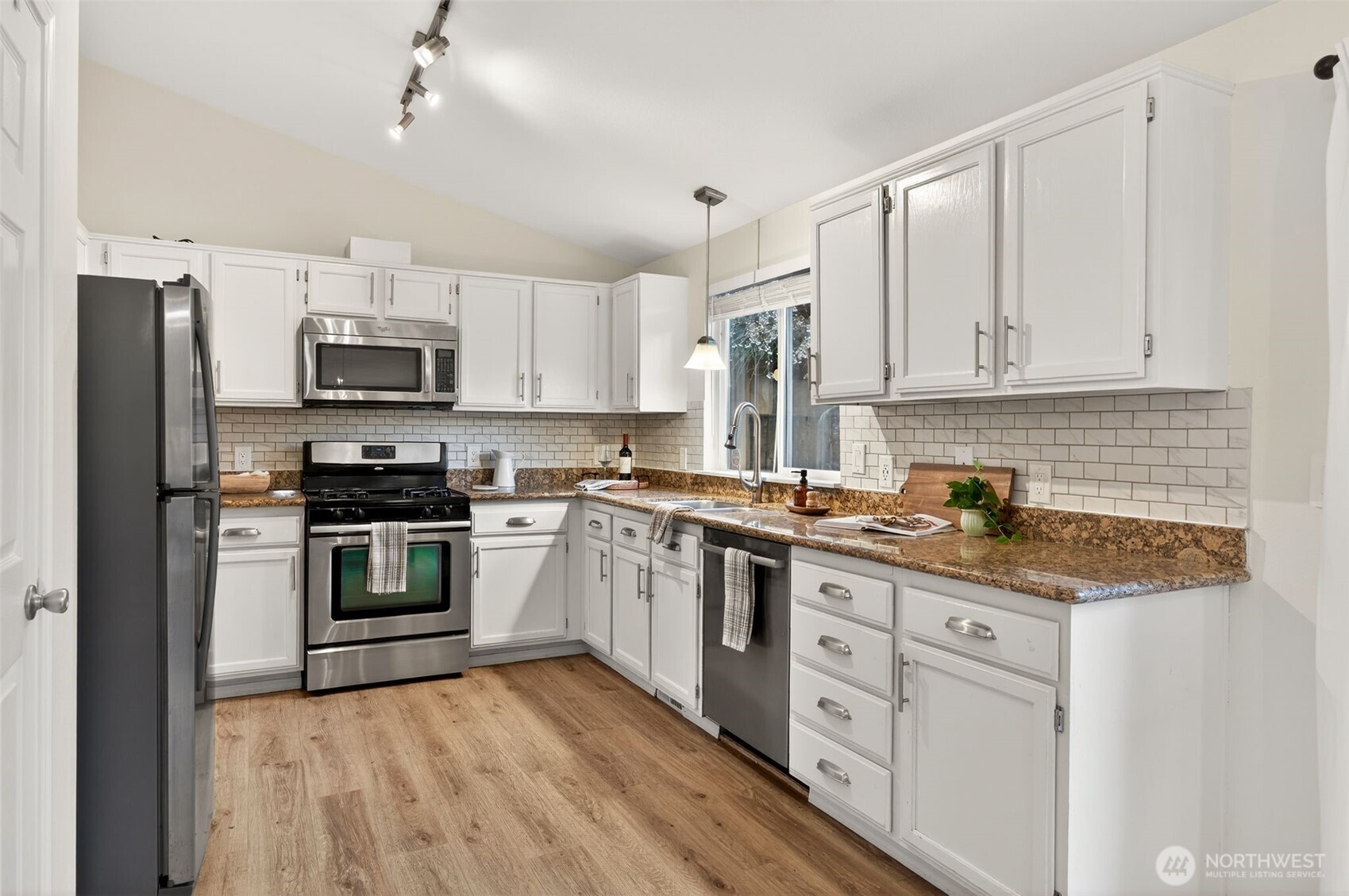 311 168th Place Southeast Bothell, WA 98012 - Photo 11 of 28