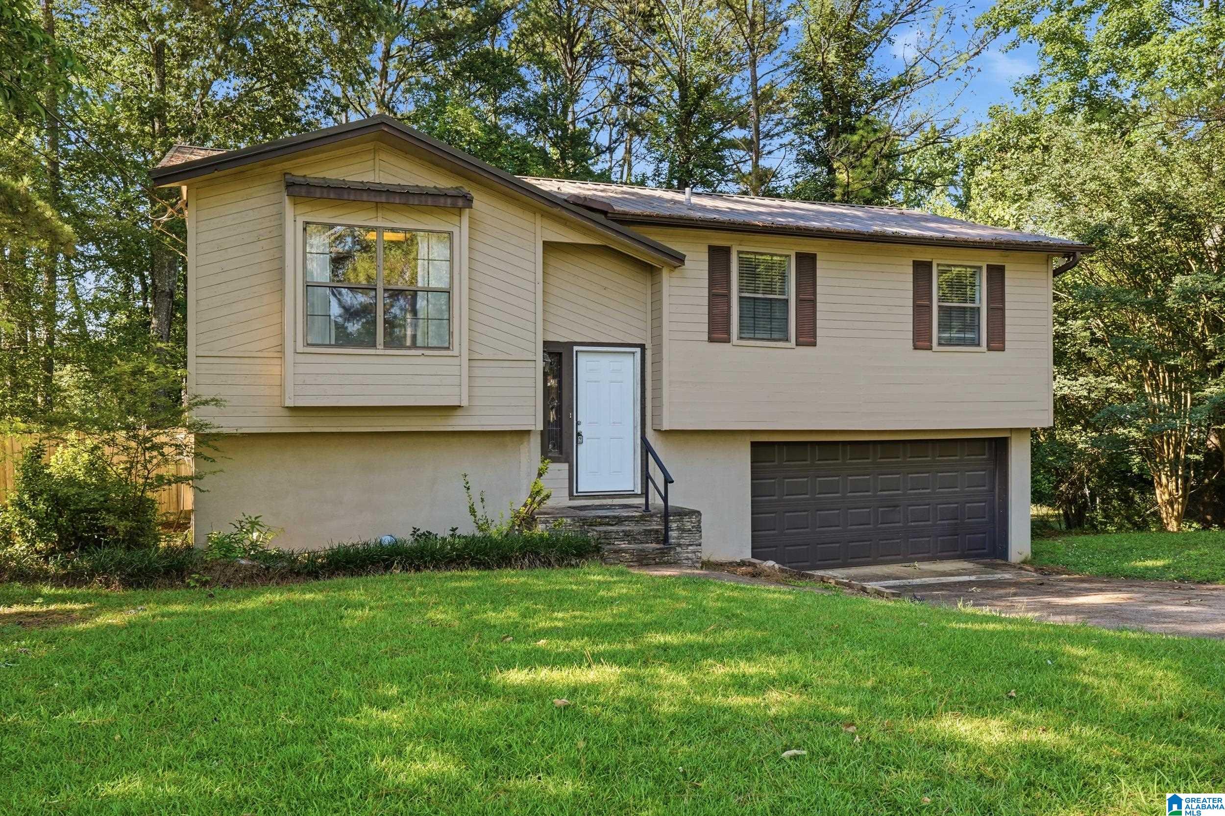 211 Rine Drive Rainbow City, AL 35906 - Photo 2 of 25