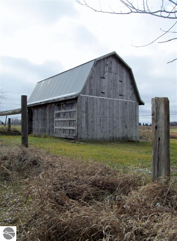 195 North Rhodes Road Tawas City, MI 48763 - Photo 2 of 8 1776321-1.JPG
