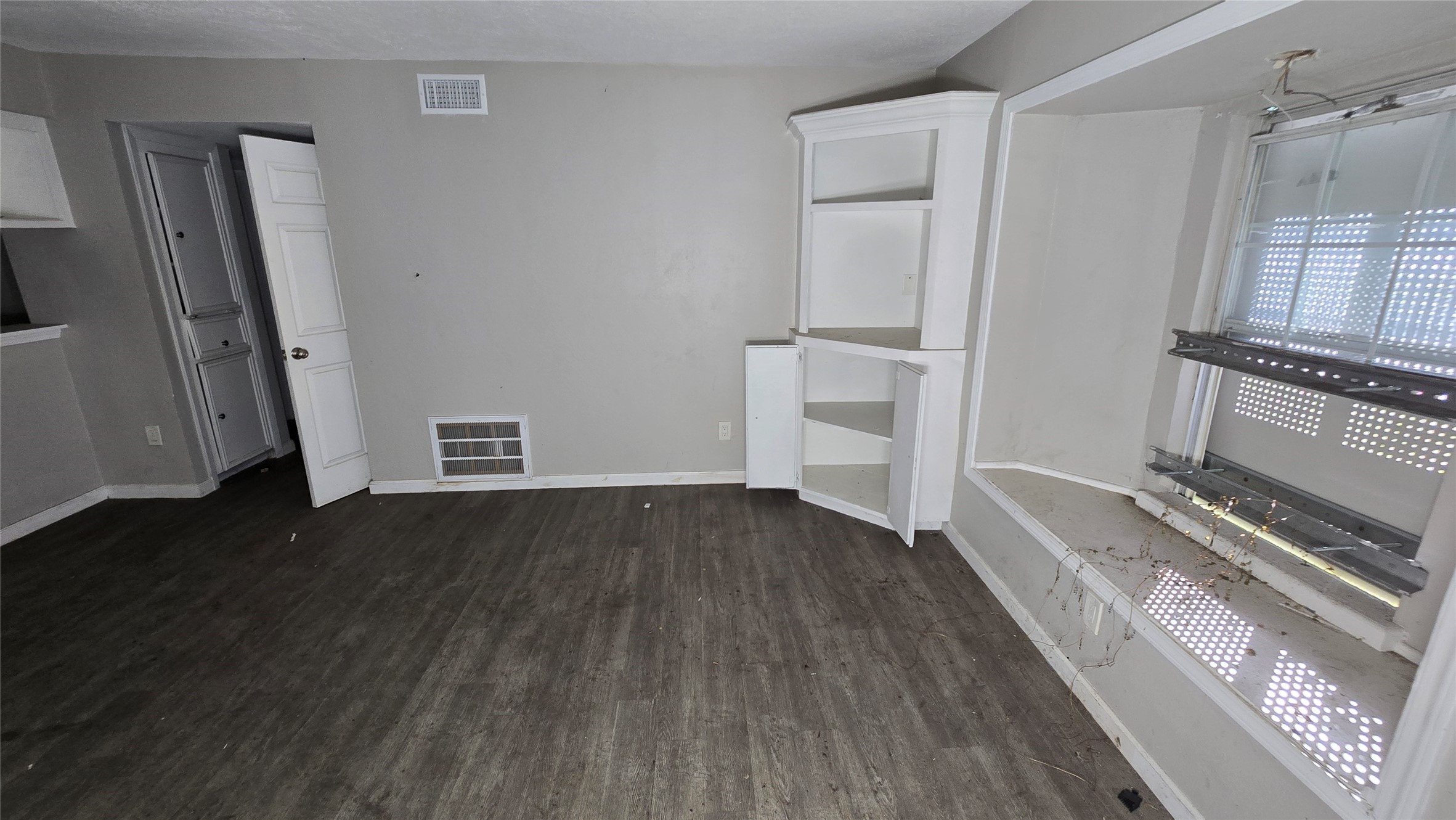 6723 South Loop E Freeway, Unit 9 Houston, TX 77087 - Photo 13 of 50 a view of a room with wooden floor and staircase