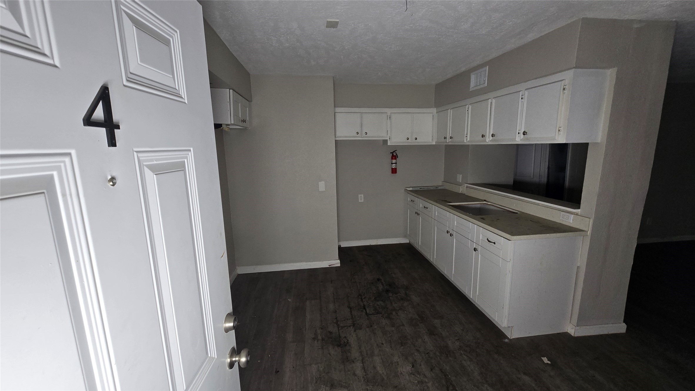6723 South Loop E Freeway, Unit 9 Houston, TX 77087 - Photo 18 of 50 a kitchen with cabinets and steel appliances