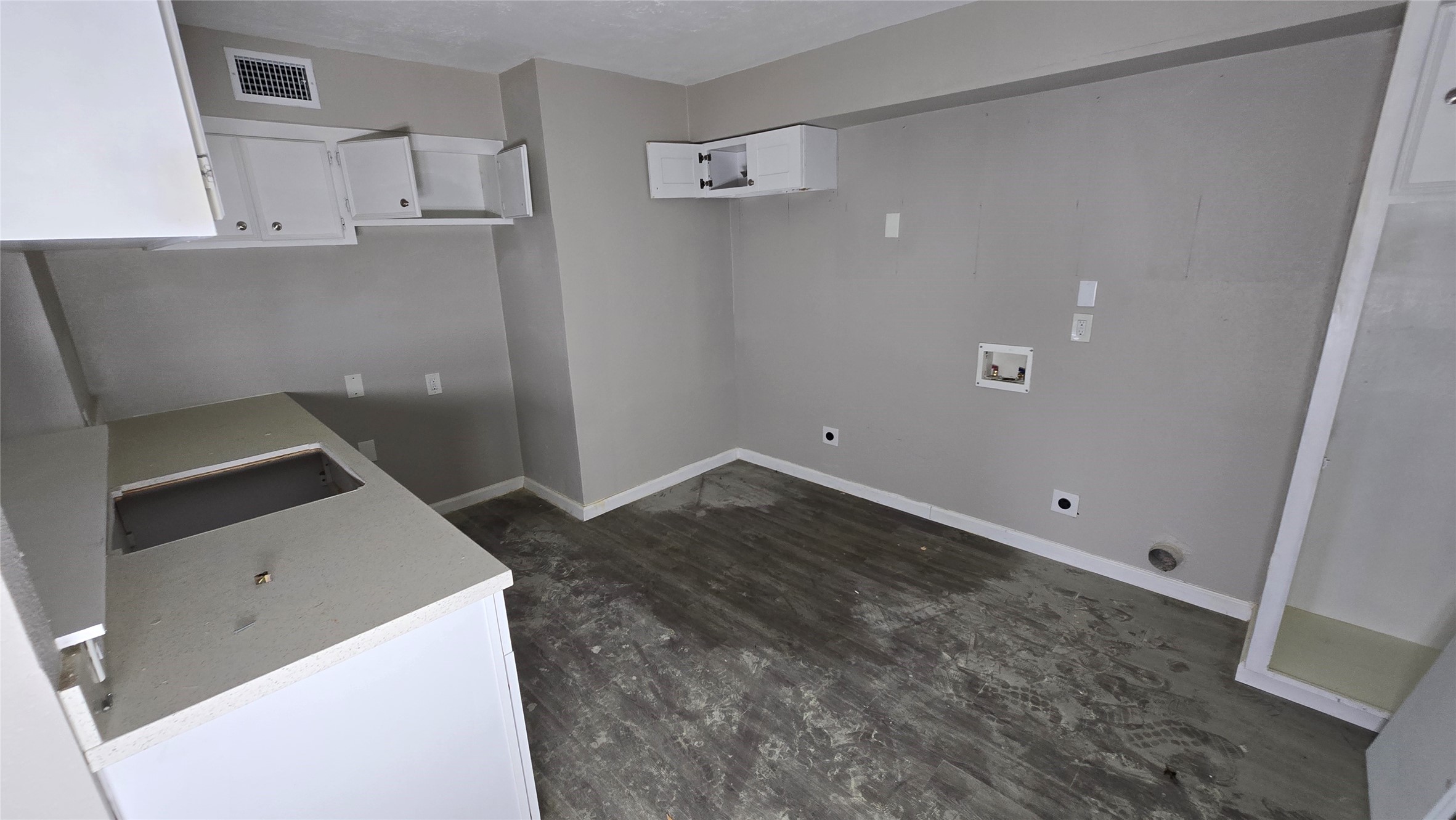 6723 South Loop E Freeway, Unit 9 Houston, TX 77087 - Photo 26 of 50 a view of storage and utility room with washer and dryer