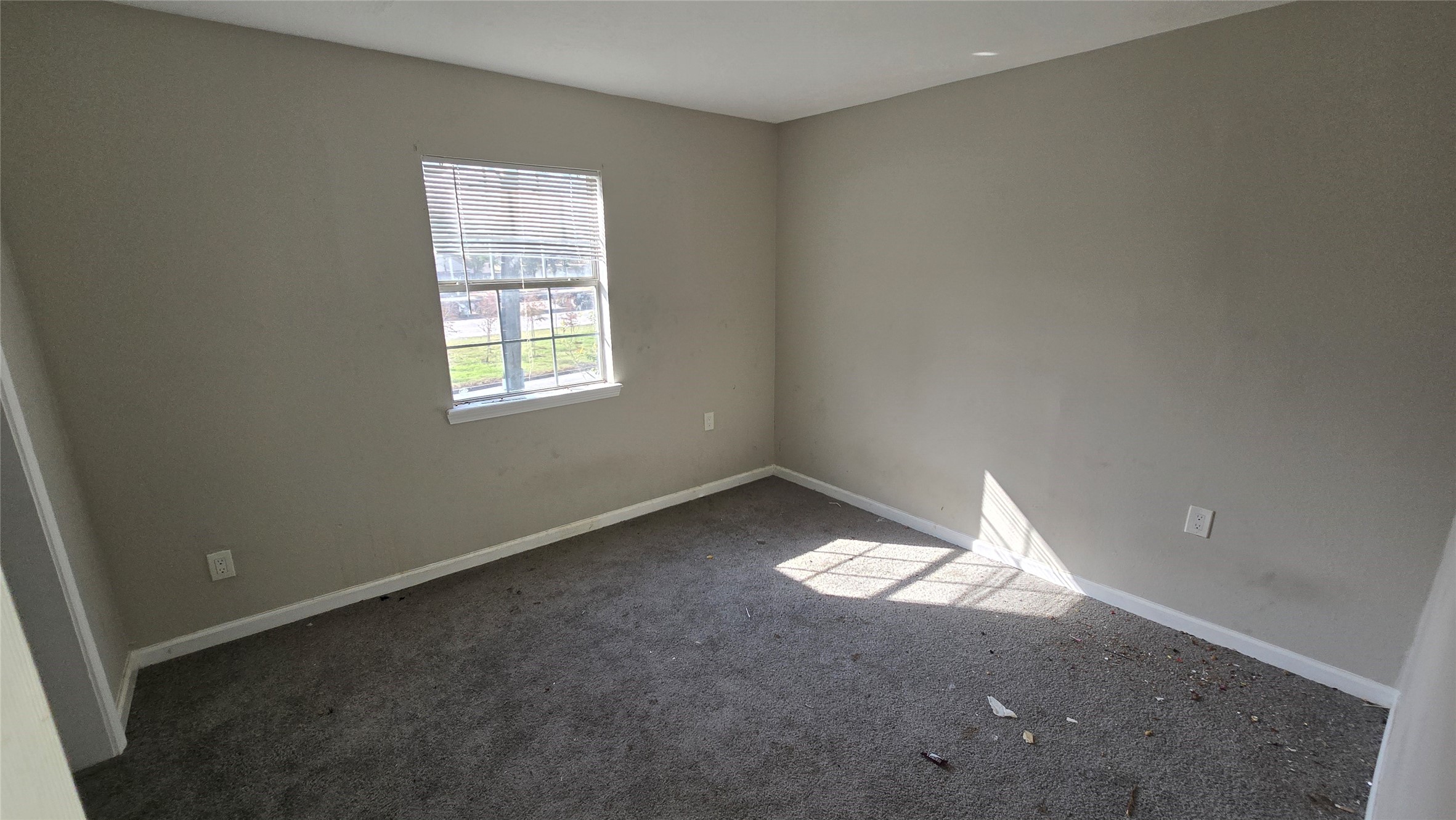 6723 South Loop E Freeway, Unit 9 Houston, TX 77087 - Photo 28 of 50 an empty room with a window