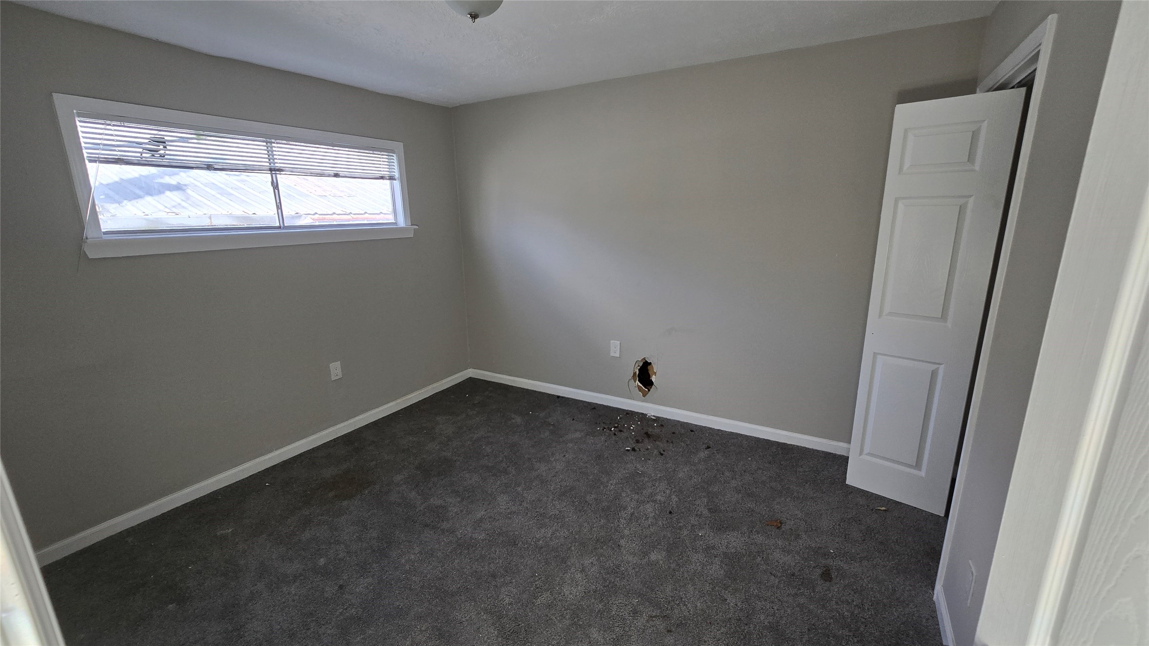 6723 South Loop E Freeway, Unit 9 Houston, TX 77087 - Photo 29 of 50 an empty room with a window