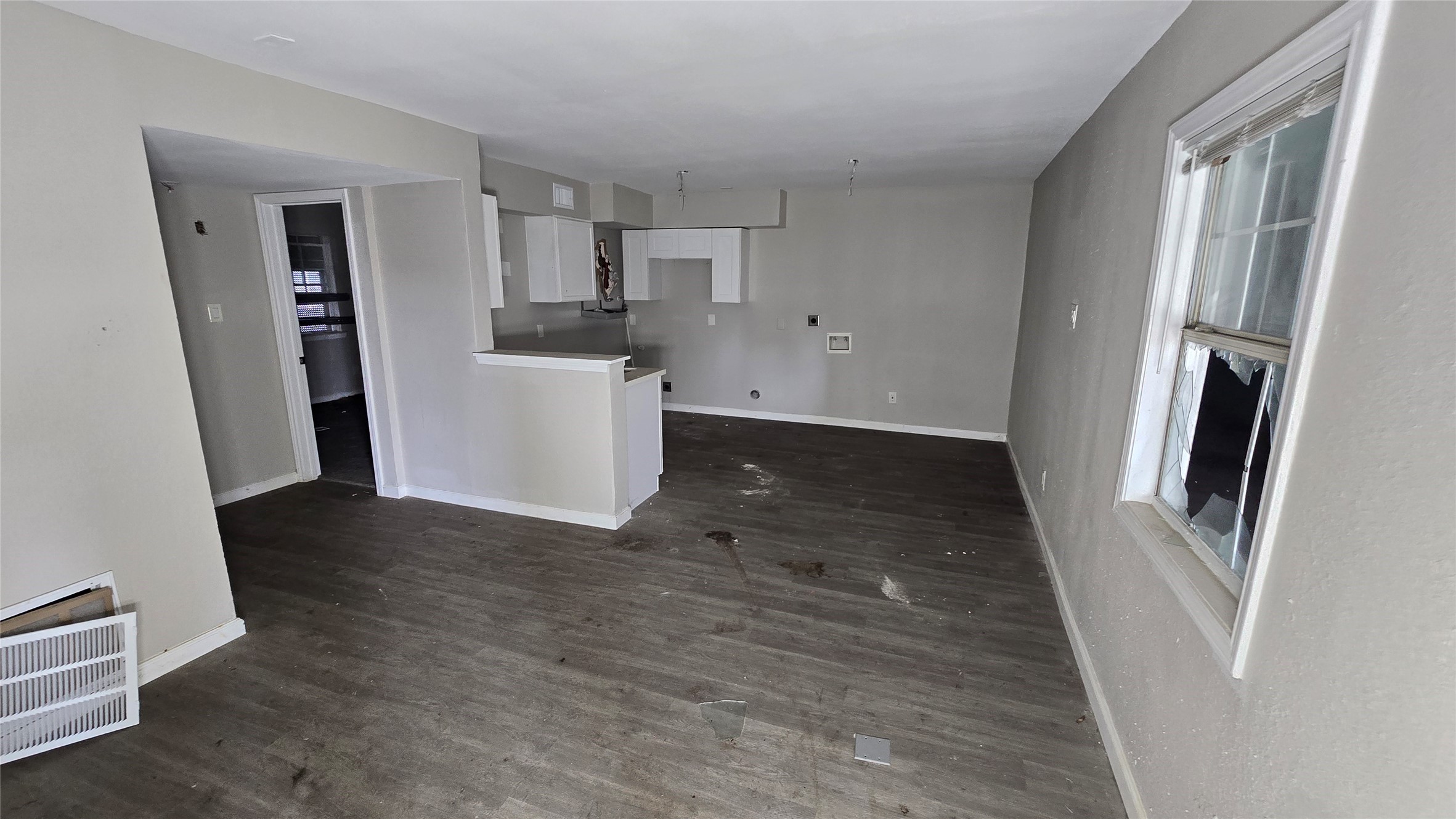 6723 South Loop E Freeway, Unit 9 Houston, TX 77087 - Photo 3 of 50 a view of a kitchen with a sink and refrigerator