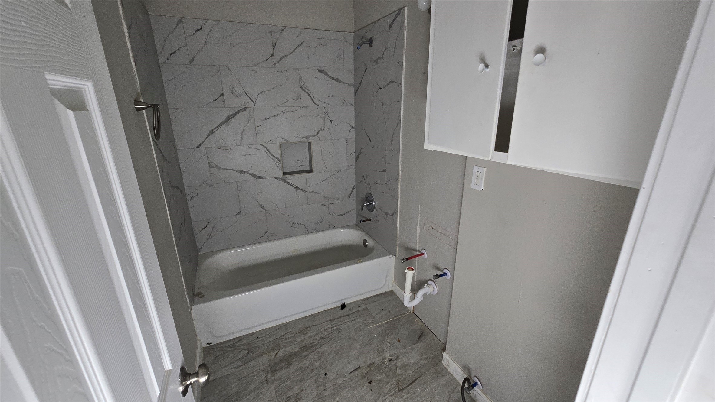 6723 South Loop E Freeway, Unit 9 Houston, TX 77087 - Photo 32 of 50 a bathroom with a tub and a shower