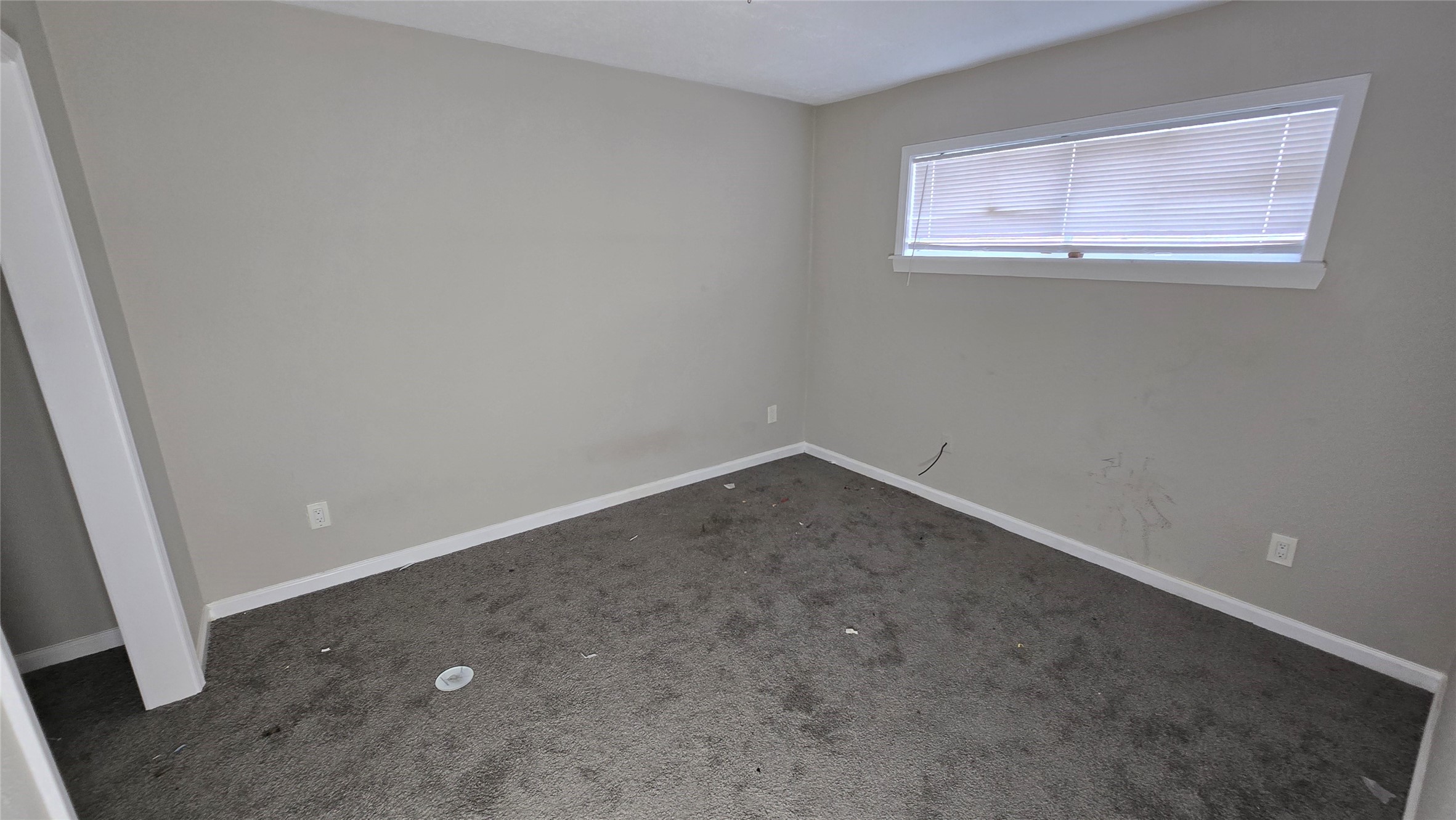 6723 South Loop E Freeway, Unit 9 Houston, TX 77087 - Photo 33 of 50 an empty room with windows