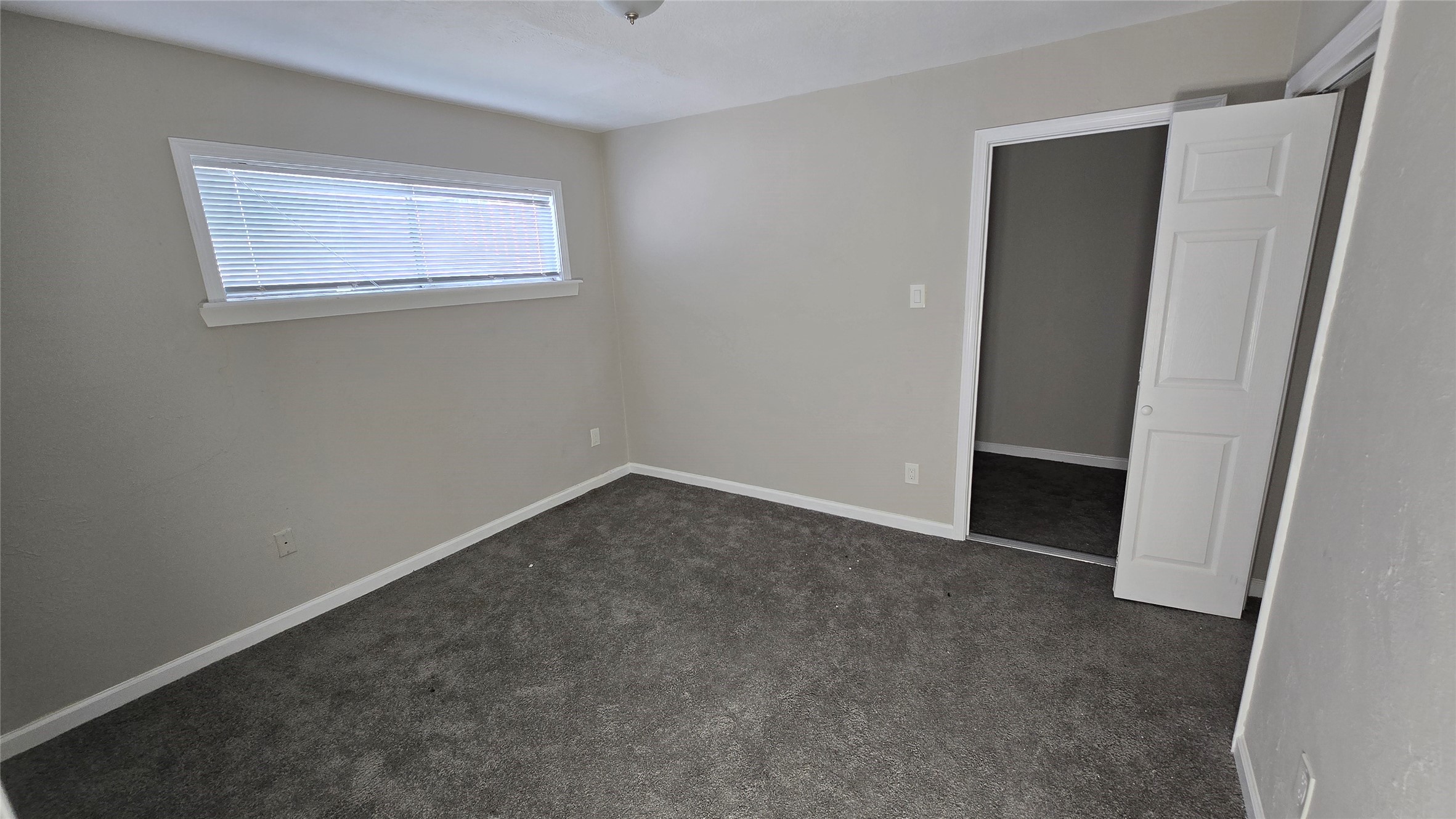 6723 South Loop E Freeway, Unit 9 Houston, TX 77087 - Photo 34 of 50 an empty room with windows