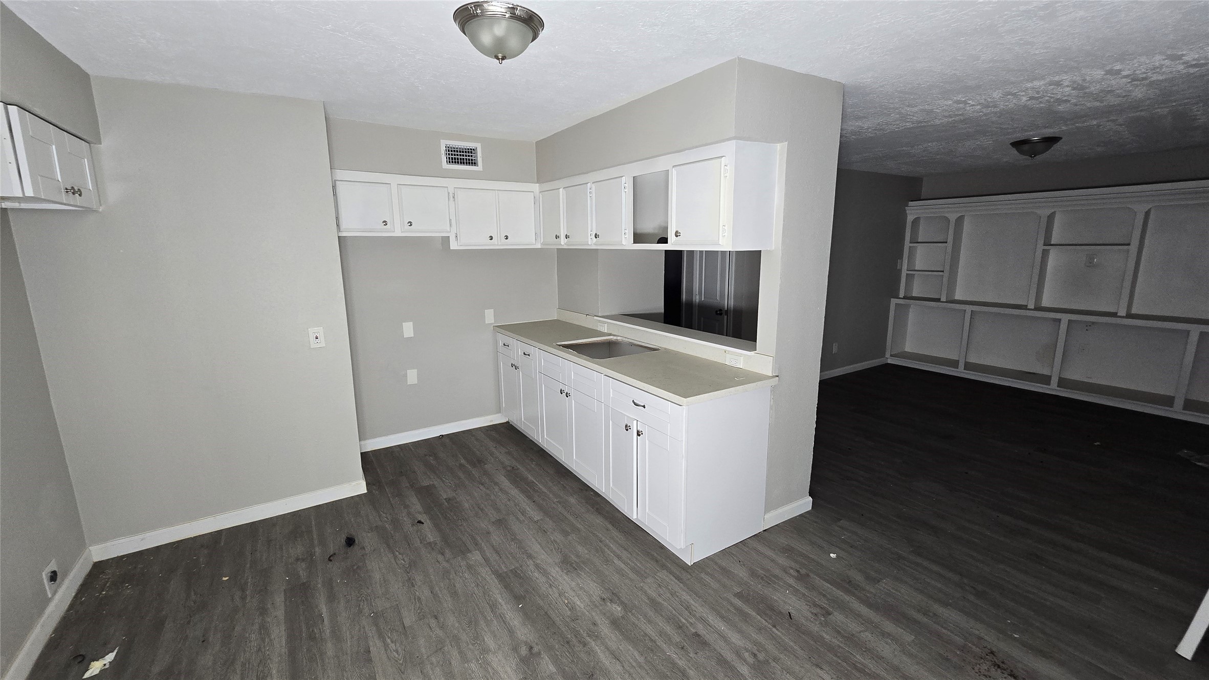 6723 South Loop E Freeway, Unit 9 Houston, TX 77087 - Photo 41 of 50 a view of kitchen with wooden floor