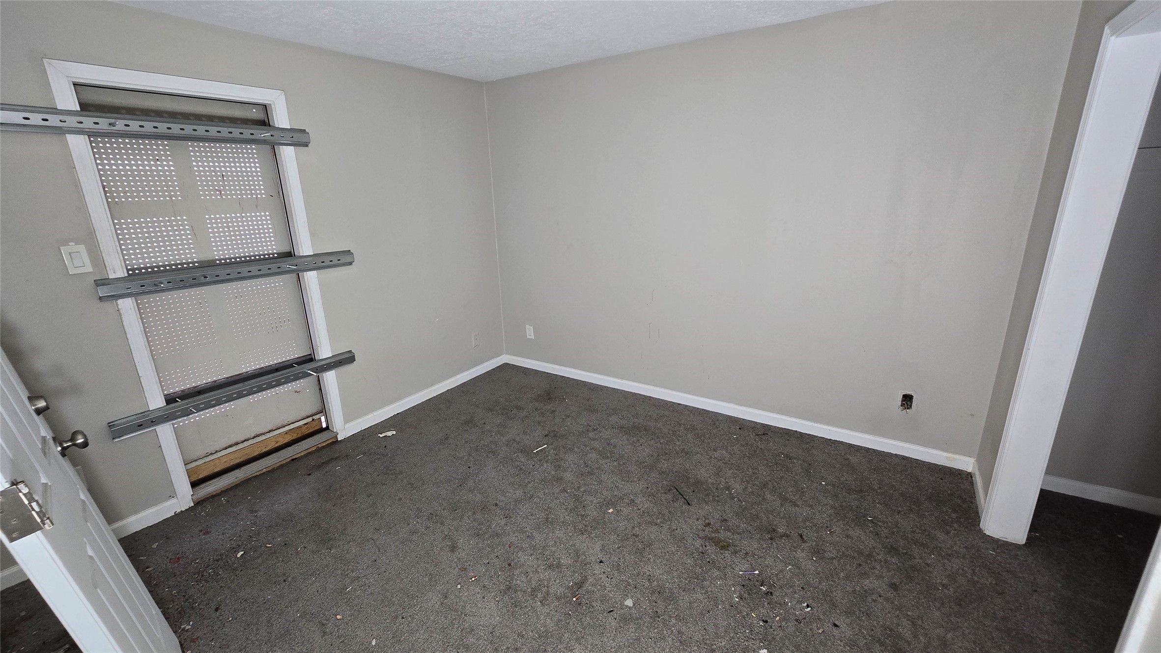 6723 South Loop E Freeway, Unit 9 Houston, TX 77087 - Photo 44 of 50 an empty room with staircase