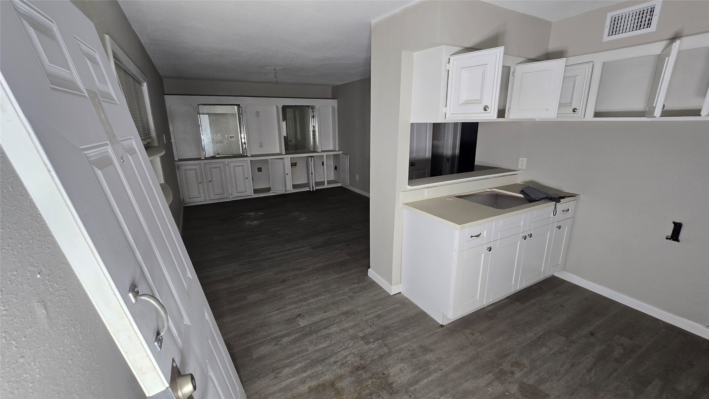 6723 South Loop E Freeway, Unit 9 Houston, TX 77087 - Photo 9 of 50 a kitchen with white cabinets and sink