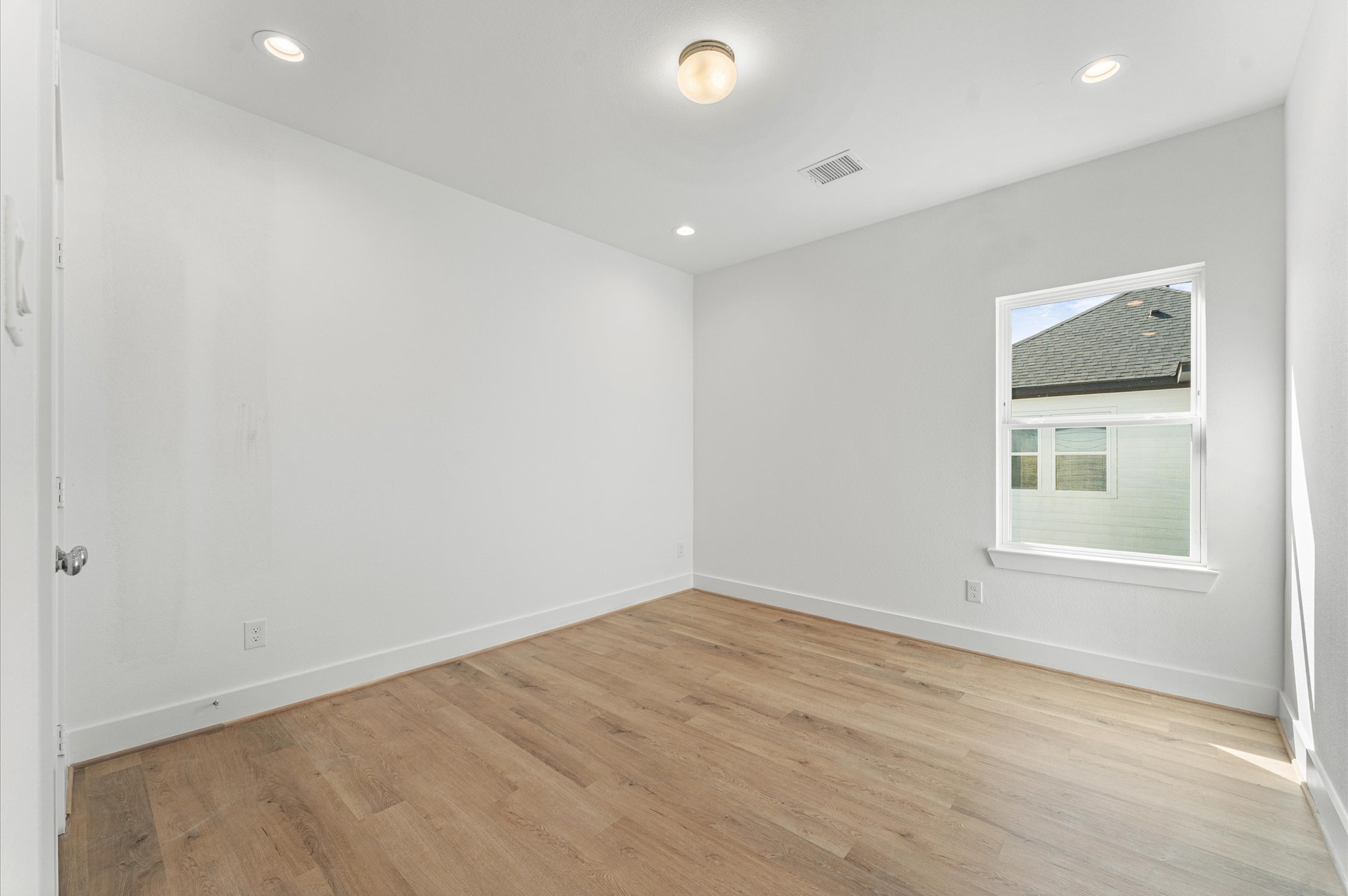 6402 Pregonero Lane Houston, TX 77048 - Photo 10 of 23 Photos are from another home completed with the same floor plan