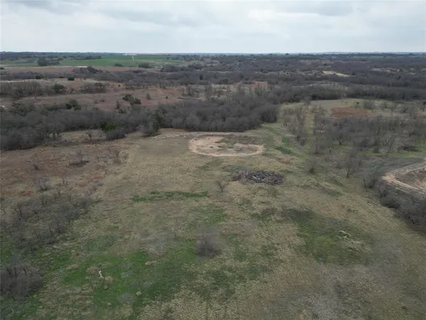 a view of a dry yard